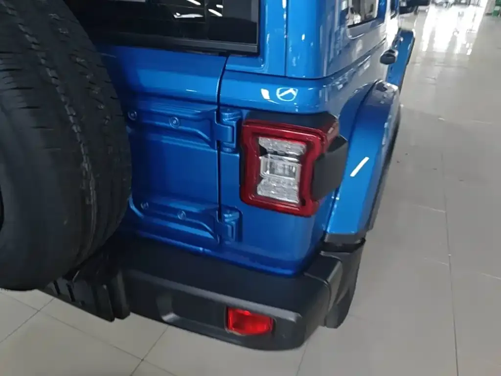 Jeep Wrangler — фото 5