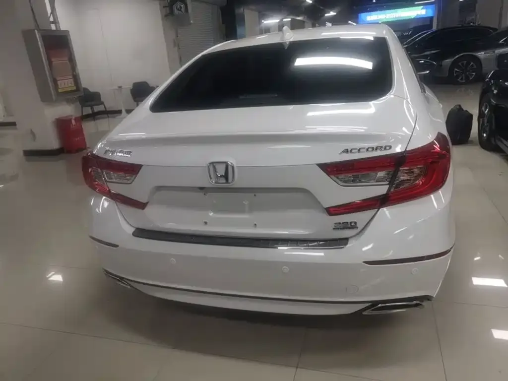 Honda Accord — фото 8