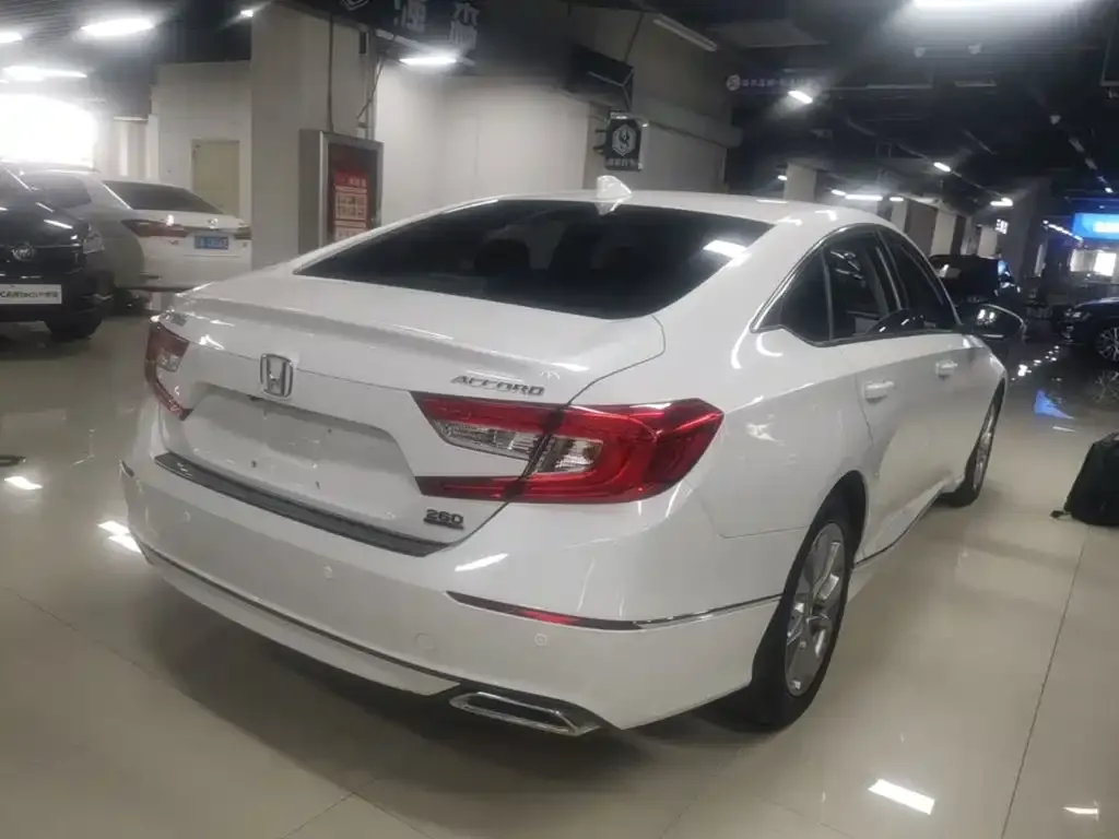 Honda Accord — фото 10