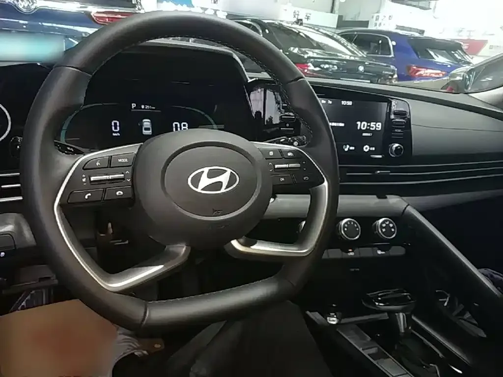 Hyundai Elantra — фото 5