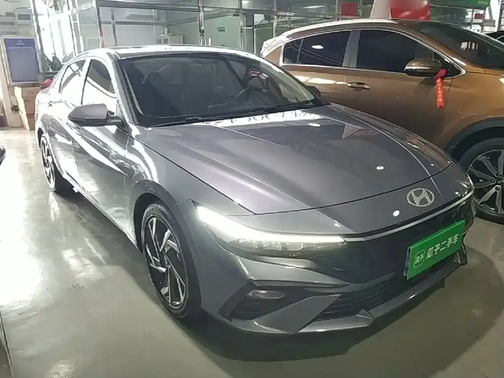 Hyundai Elantra — фото 3