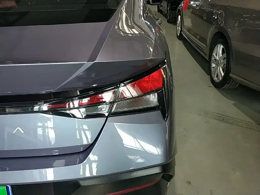Hyundai Elantra — фото 10