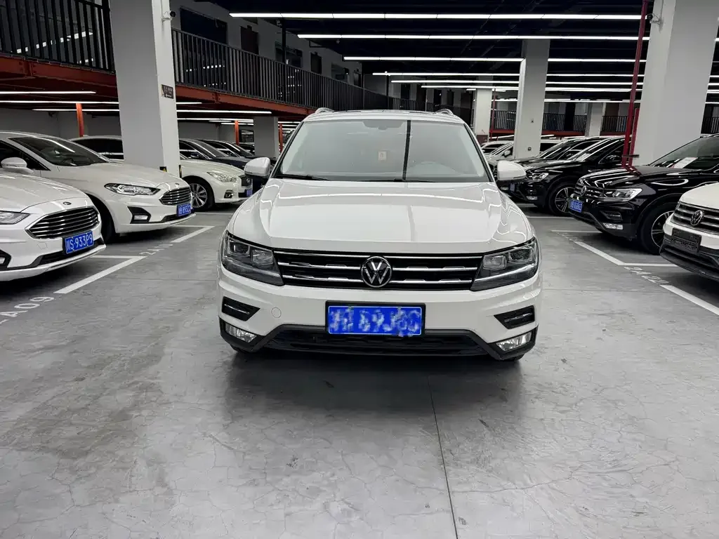 Volkswagen Tiguan L — фото 9