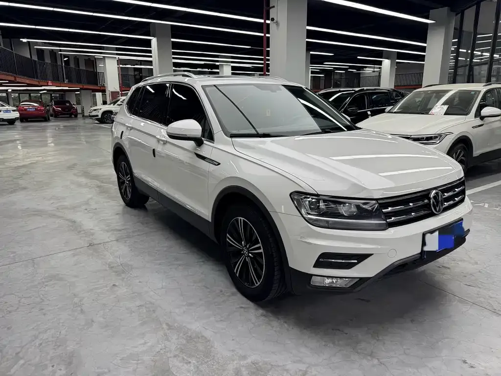 Volkswagen Tiguan L — фото 4