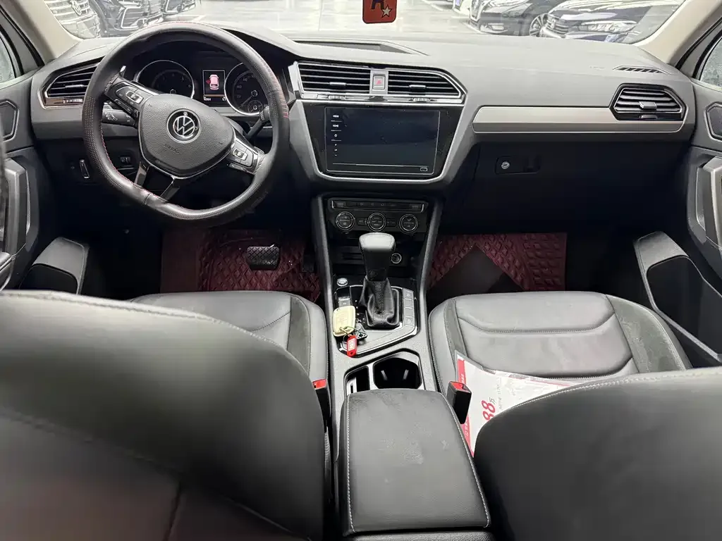 Volkswagen Tiguan L — фото 7