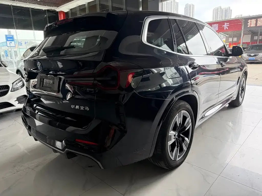 BMW iX3 — фото 2