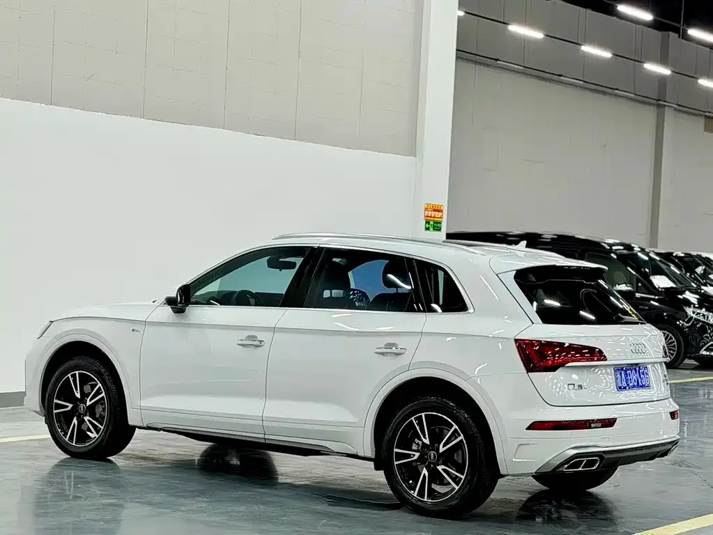 Audi Q5L — фото 5
