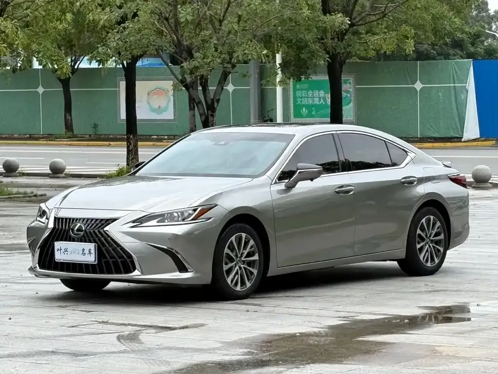 Lexus ES — фото 1