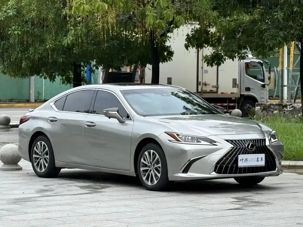 Lexus ES — фото 10