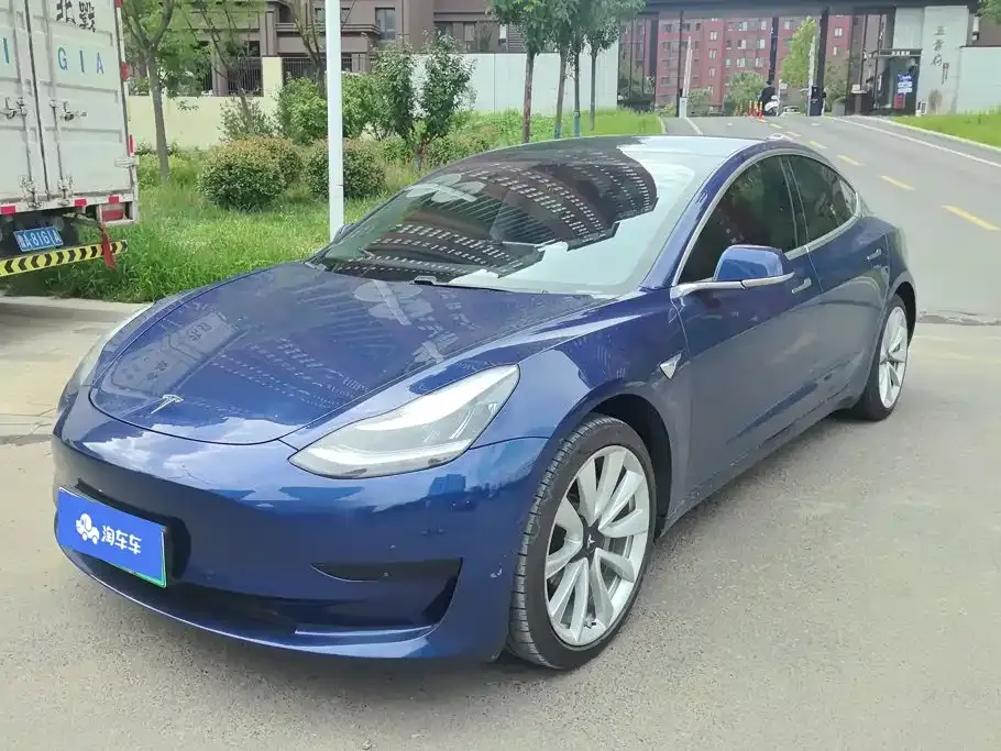 Tesla Model 3 — фото 1