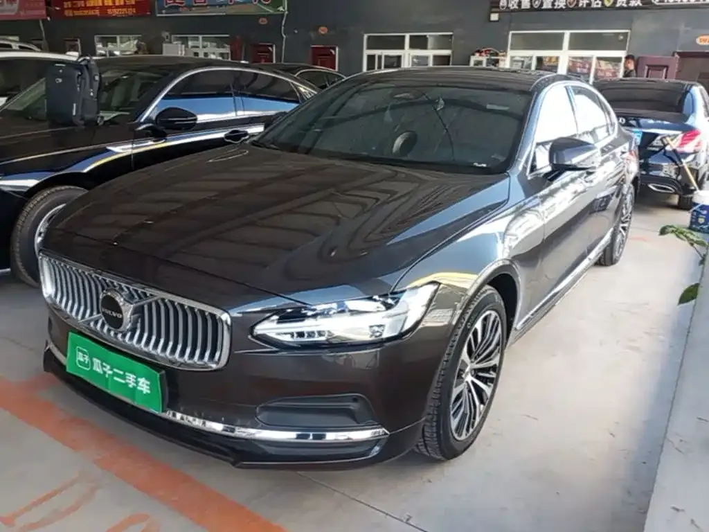 Volvo S90 — фото 1