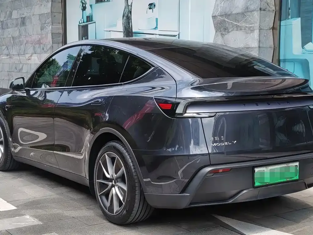Tesla Model Y — фото 7
