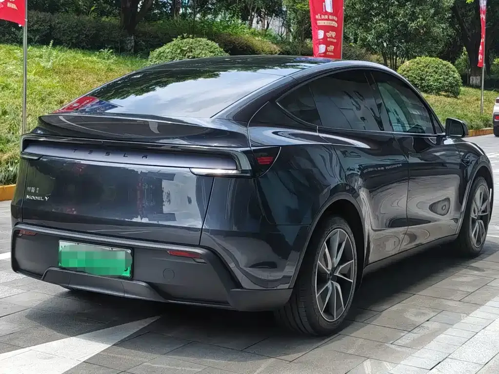 Tesla Model Y — фото 5