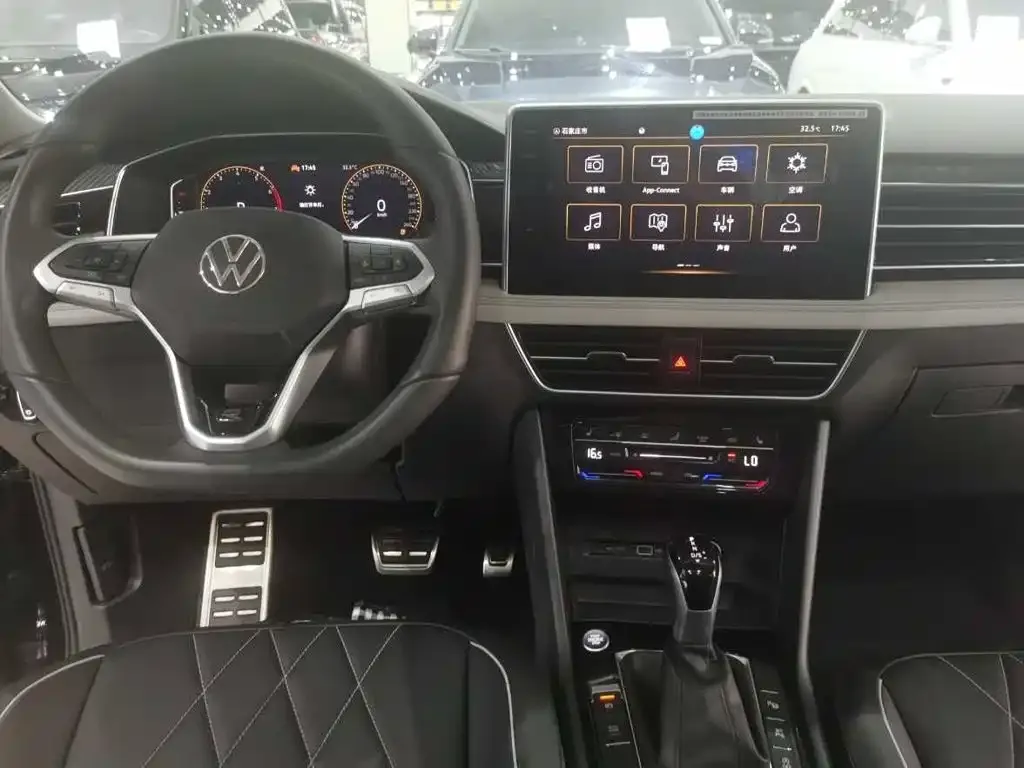 Volkswagen Tiguan L — фото 3