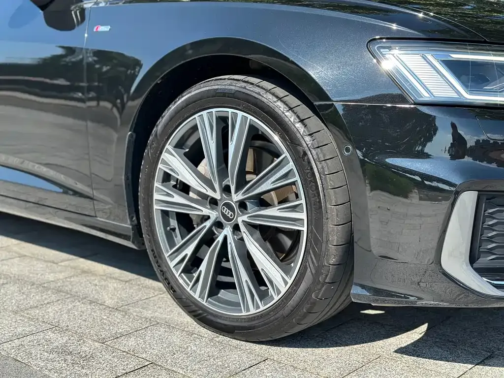 Audi A6L — фото 8