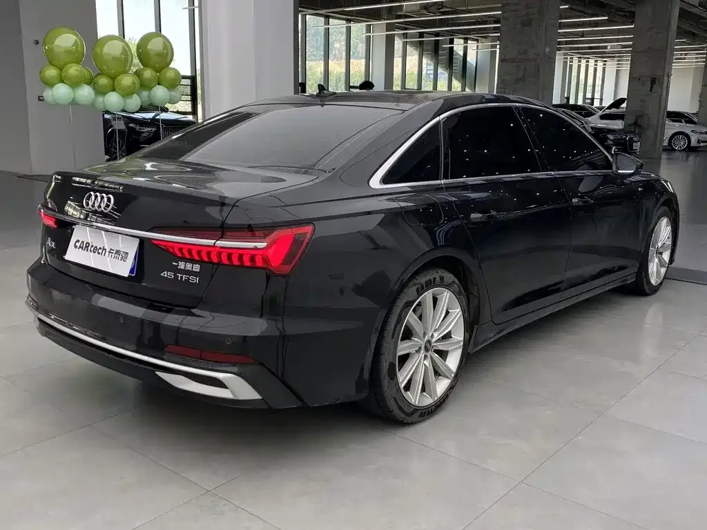 Audi A6L — фото 8