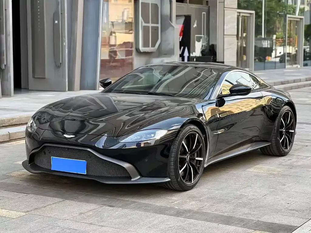 Aston Martin V8 Vantage — фото 1