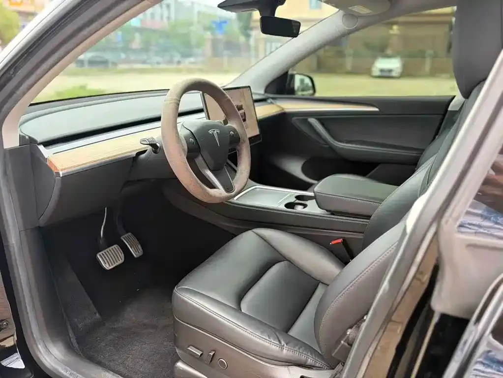 Tesla Model Y — фото 4