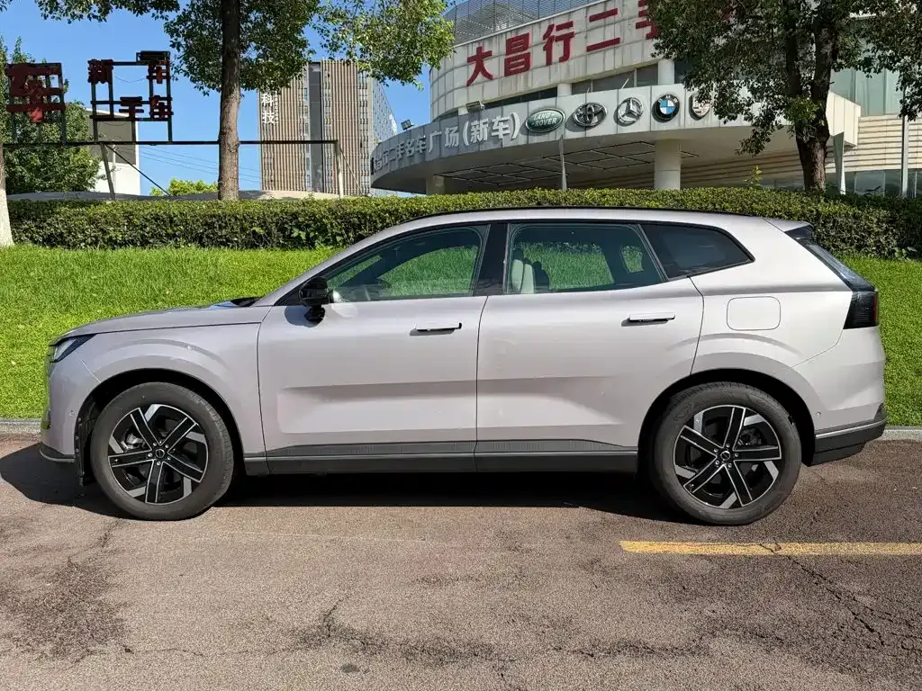 Volvo XC70 Plug-in Hybrid — фото 8