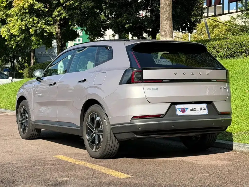 Volvo XC70 Plug-in Hybrid — фото 7