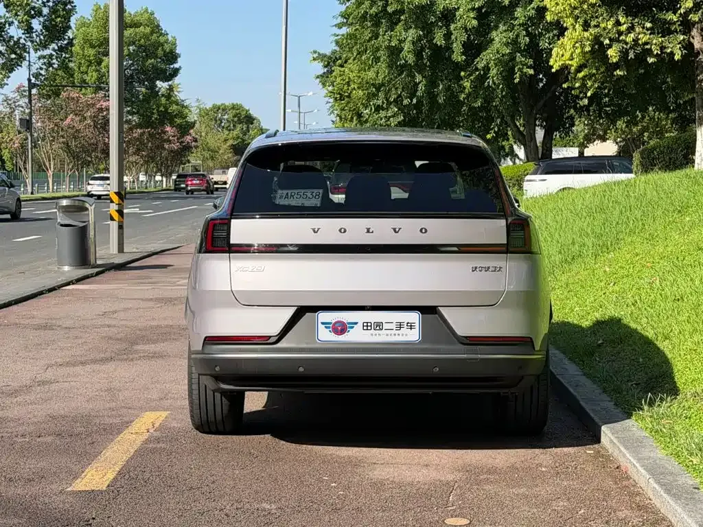 Volvo XC70 Plug-in Hybrid — фото 9