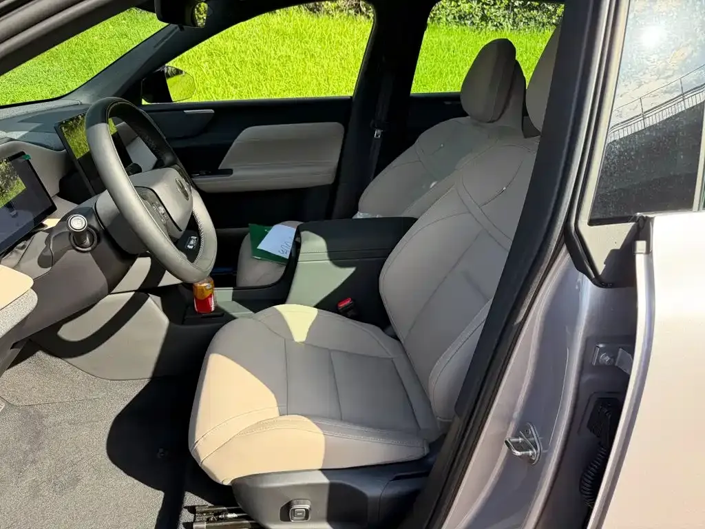 Volvo XC70 Plug-in Hybrid — фото 6