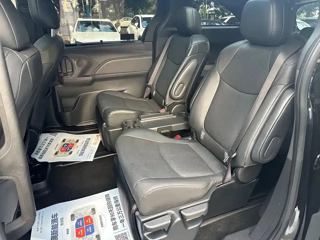 Toyota Granvia — фото 8