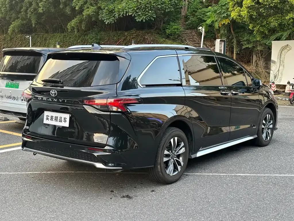 Toyota Granvia — фото 9