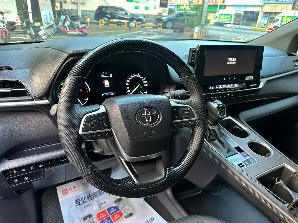 Toyota Granvia — фото 4