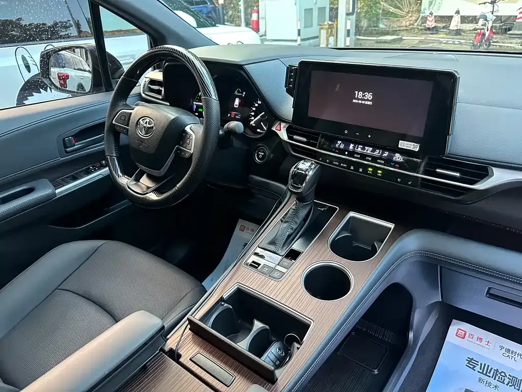 Toyota Granvia — фото 6
