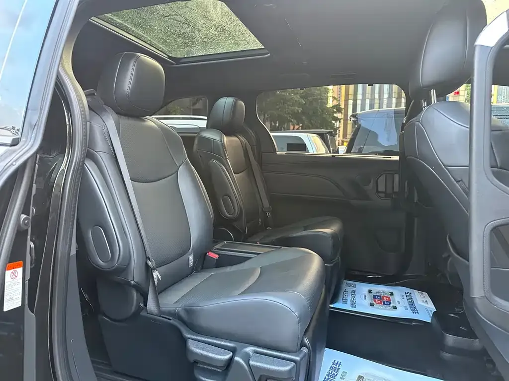 Toyota Granvia — фото 10