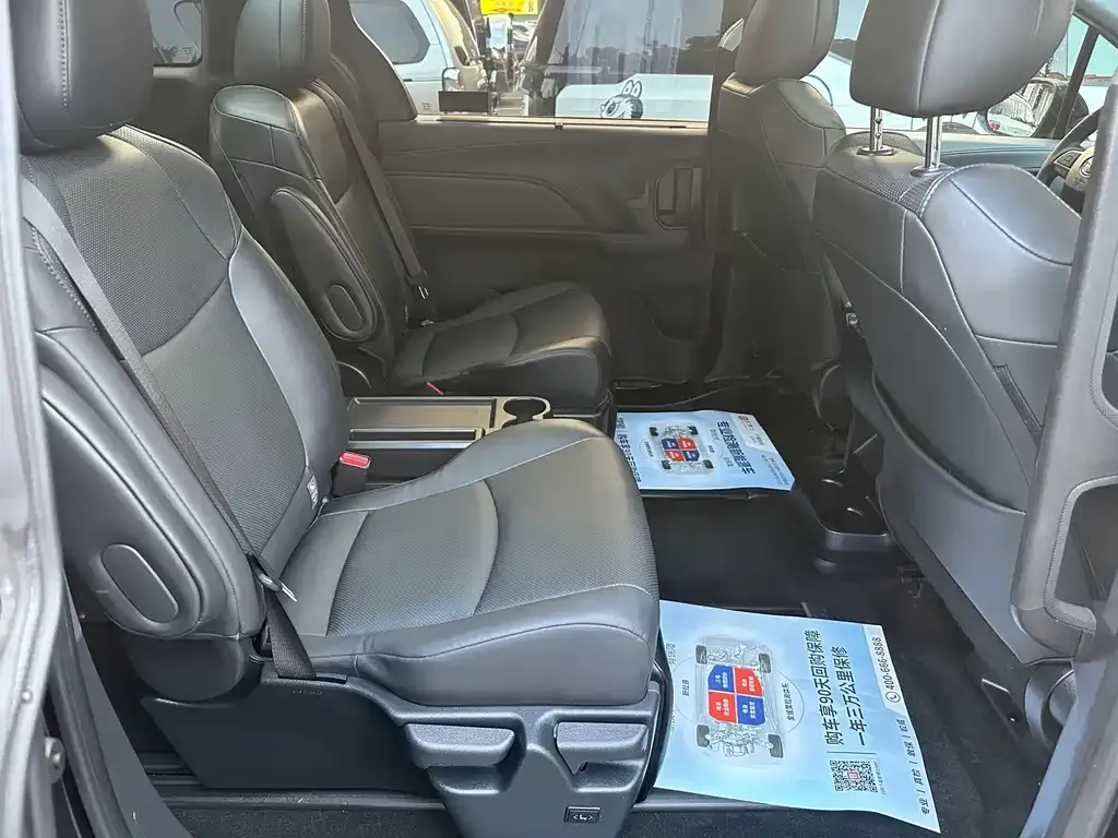 Toyota Granvia — фото 2
