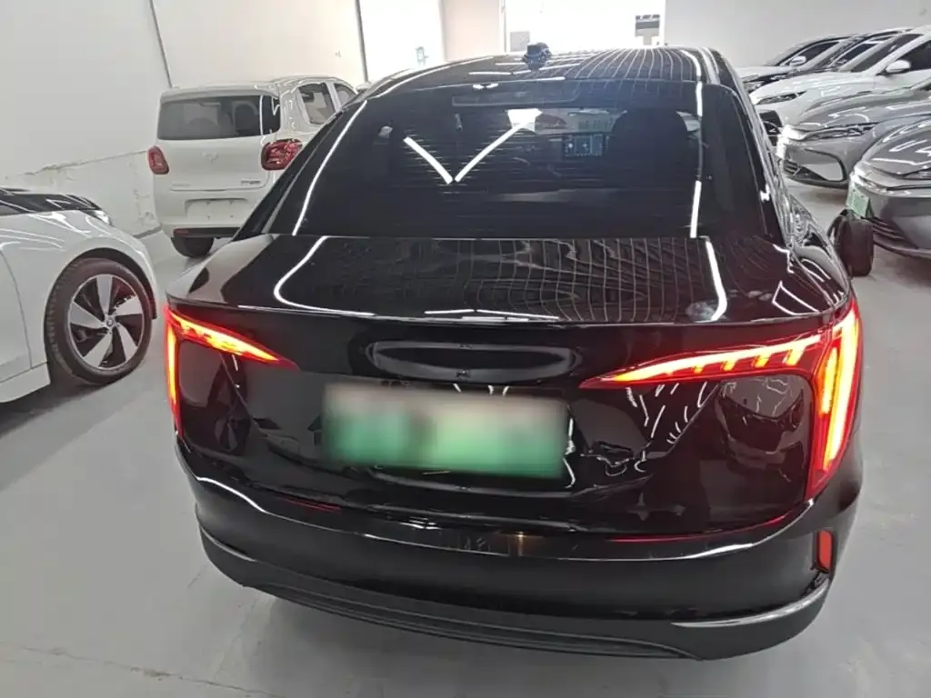 Hongqi E-QM5 — фото 7