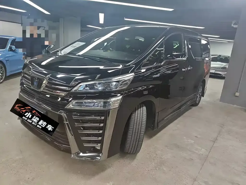 Toyota Vellfire — фото 1