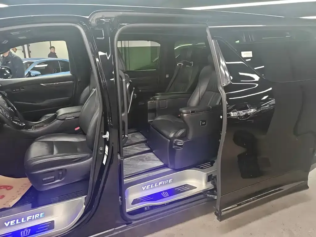 Toyota Vellfire — фото 3