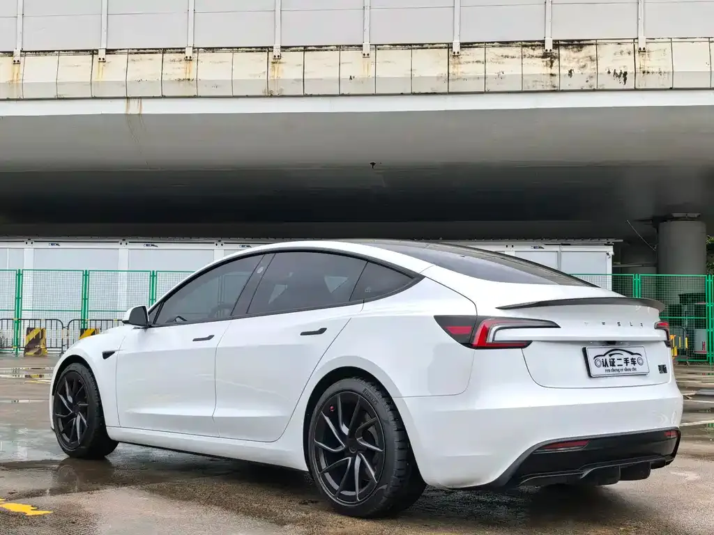Tesla Model 3 — фото 4
