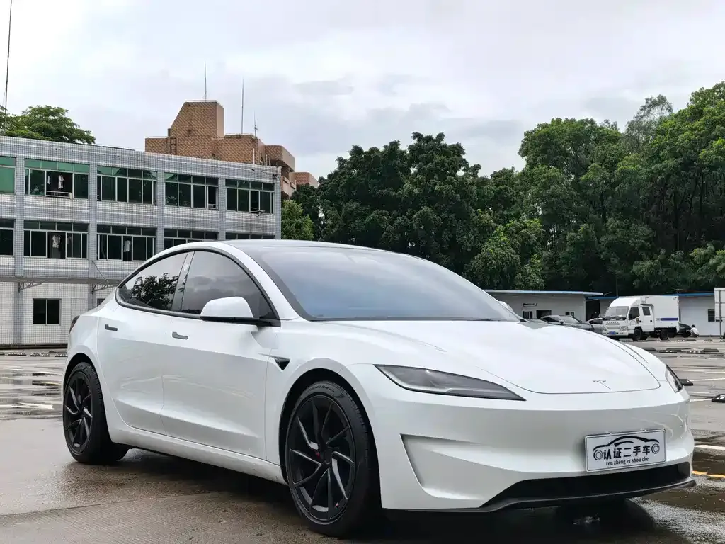 Tesla Model 3 — фото 8