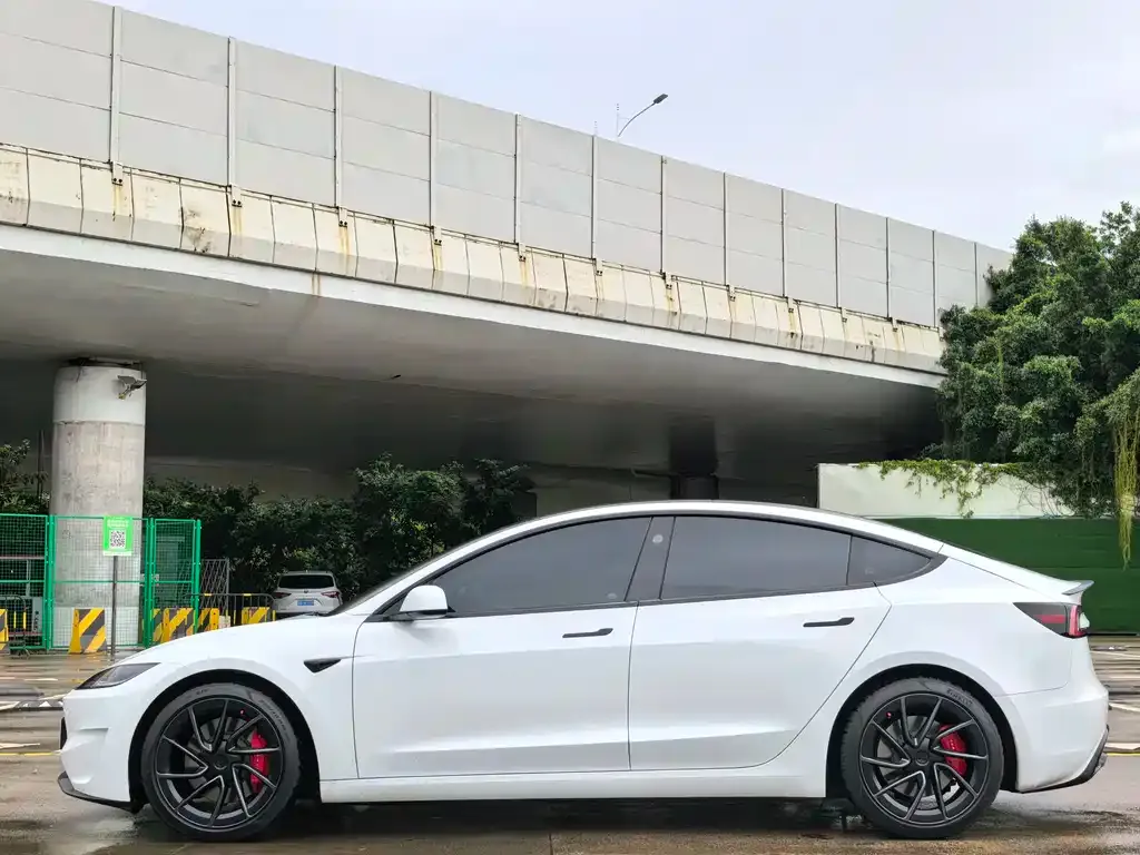 Tesla Model 3 — фото 2