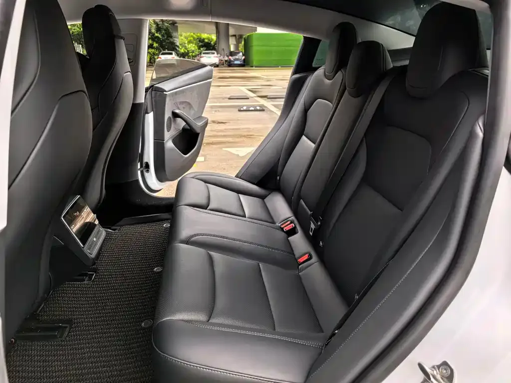 Tesla Model 3 — фото 10
