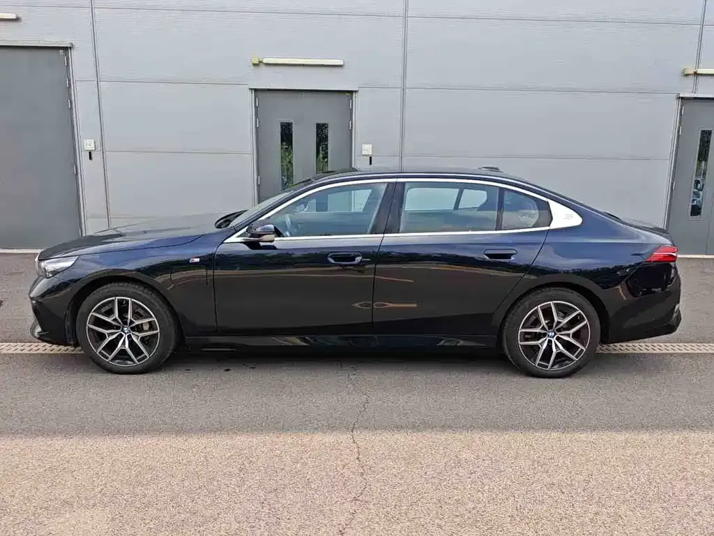 BMW i5 — фото 9