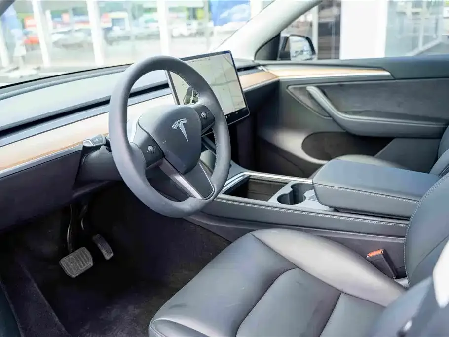 Tesla Model Y — фото 3