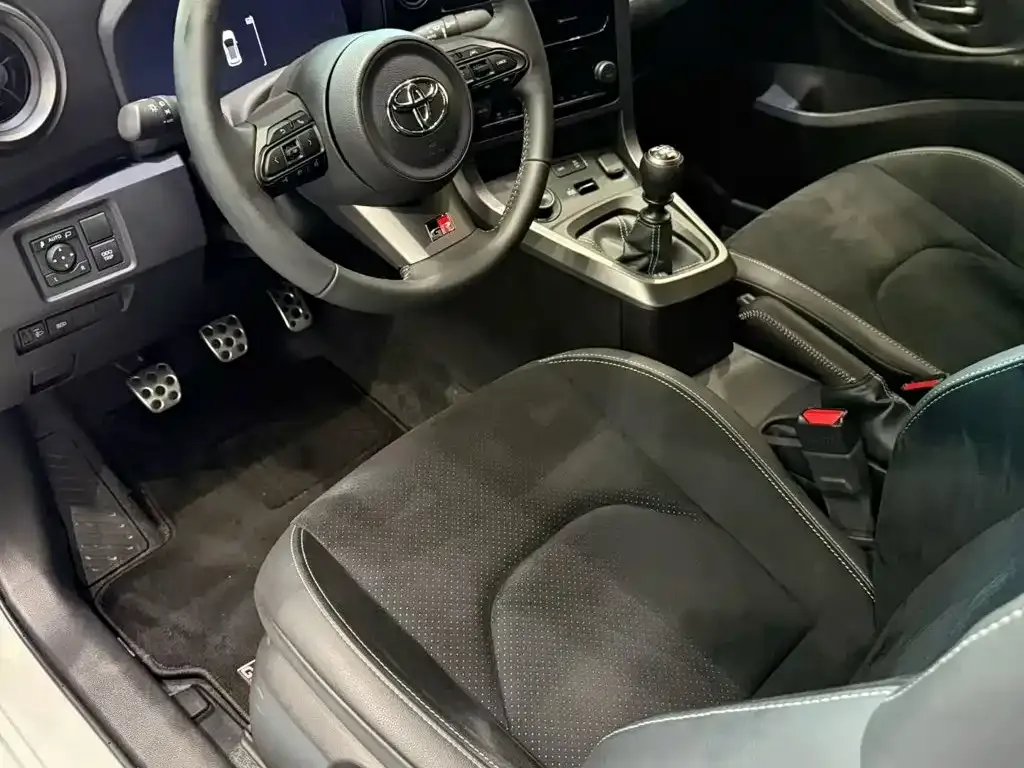 Toyota GR YARIS — фото 8