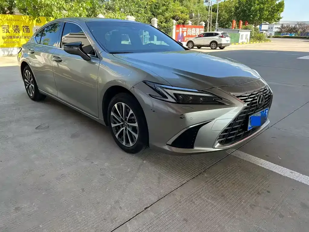 Lexus ES — фото 1