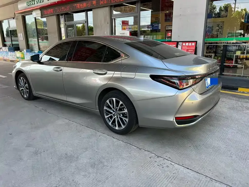 Lexus ES — фото 9