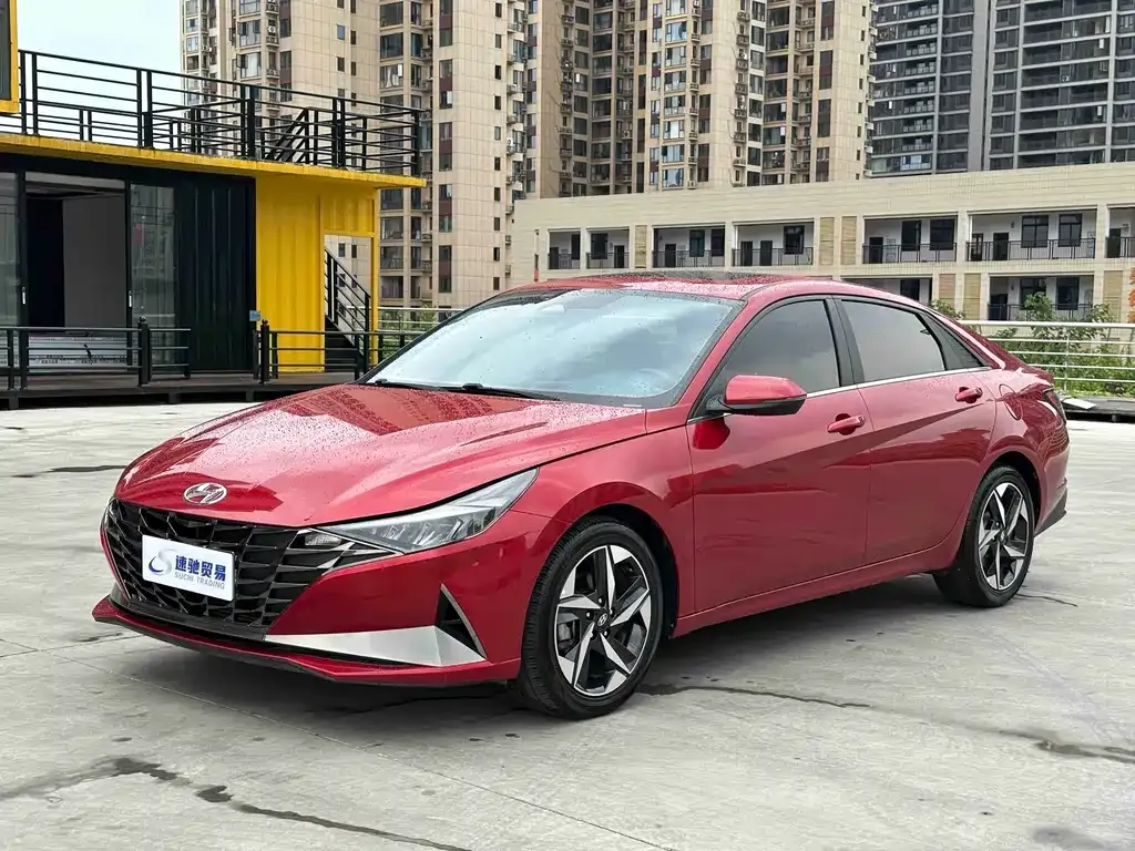 Hyundai Elantra — фото 1