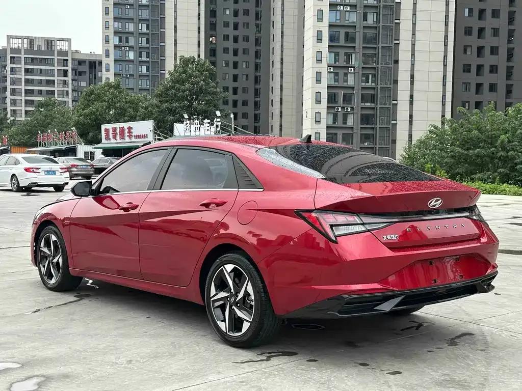 Hyundai Elantra — фото 10
