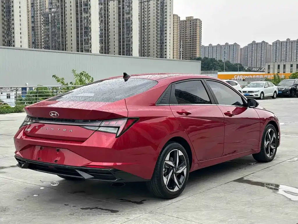 Hyundai Elantra — фото 2