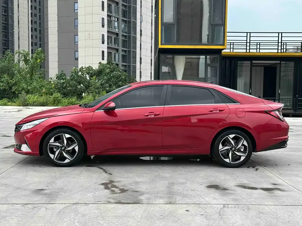 Hyundai Elantra — фото 7