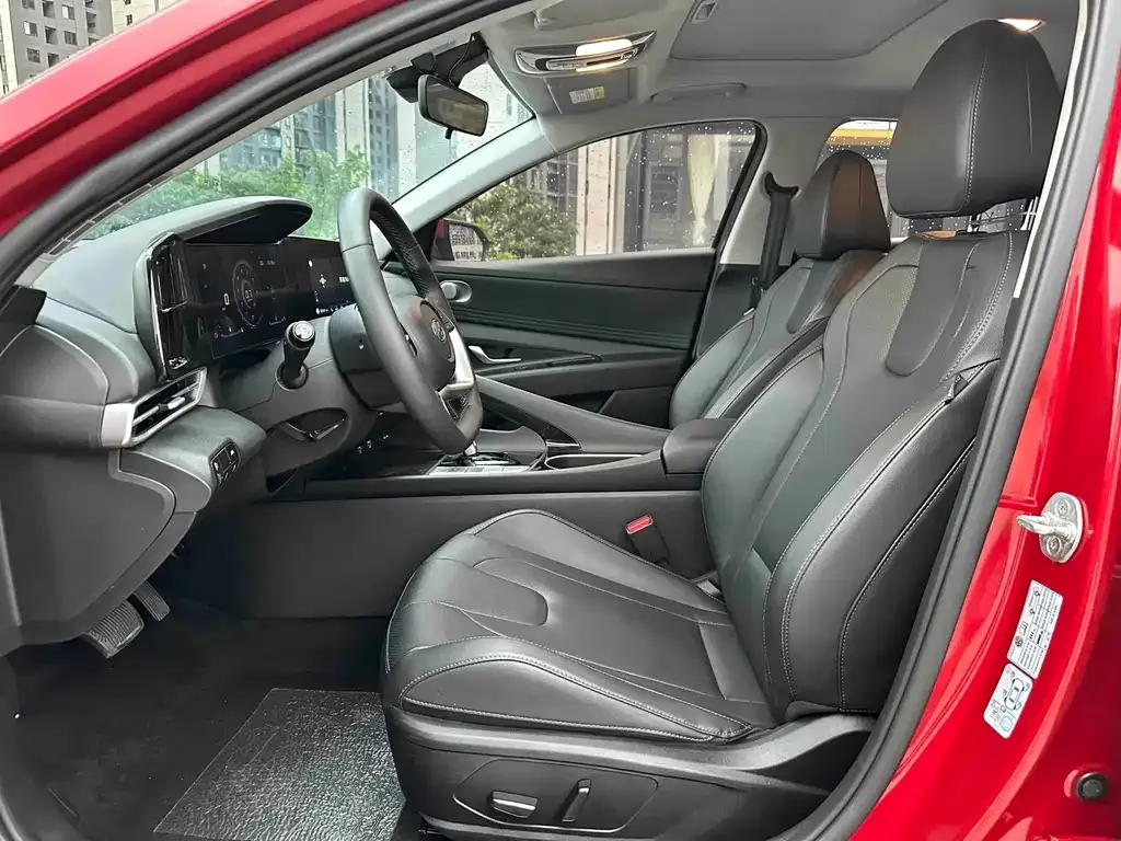 Hyundai Elantra — фото 3