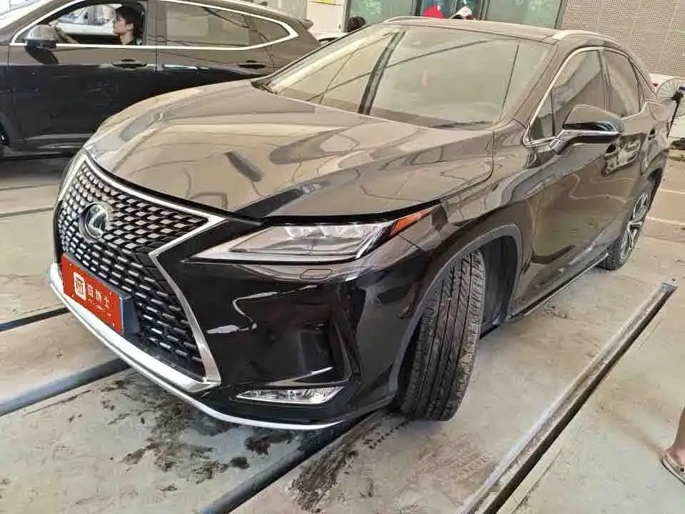 Lexus RX — фото 1
